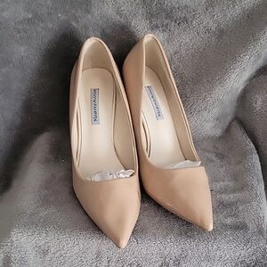 Women's Tan Pumps